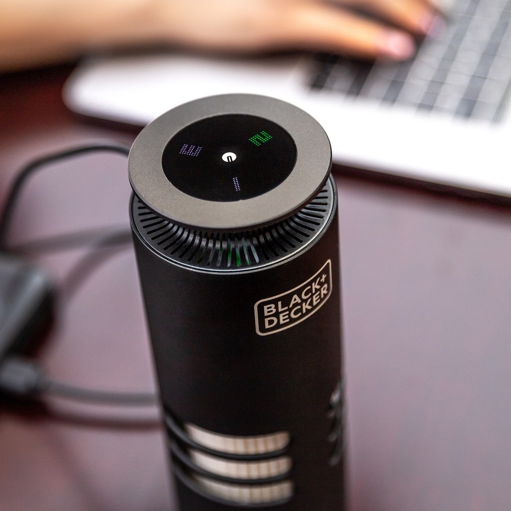 BLACK + DECKER CAR / OFFICE PERSONAL AIR PURIFIER .
