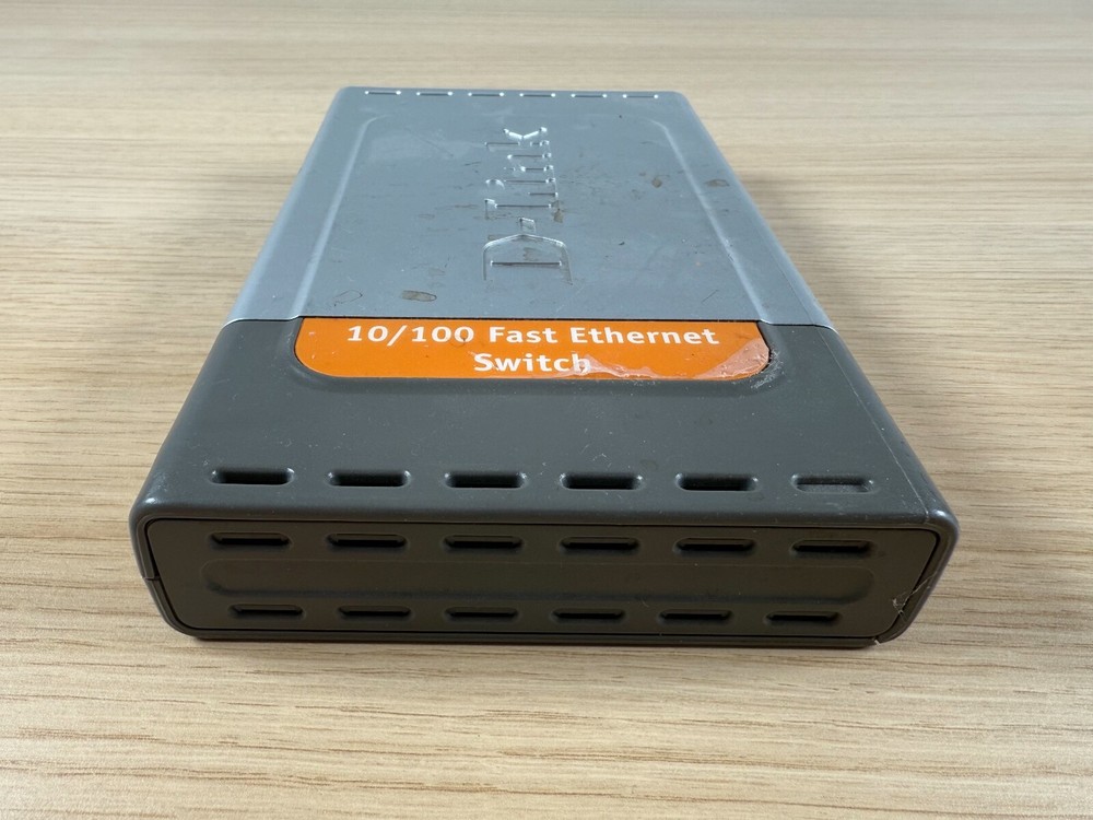 D-Link DES-1008D 8-Port 10/100 Fast Ethernet Switch