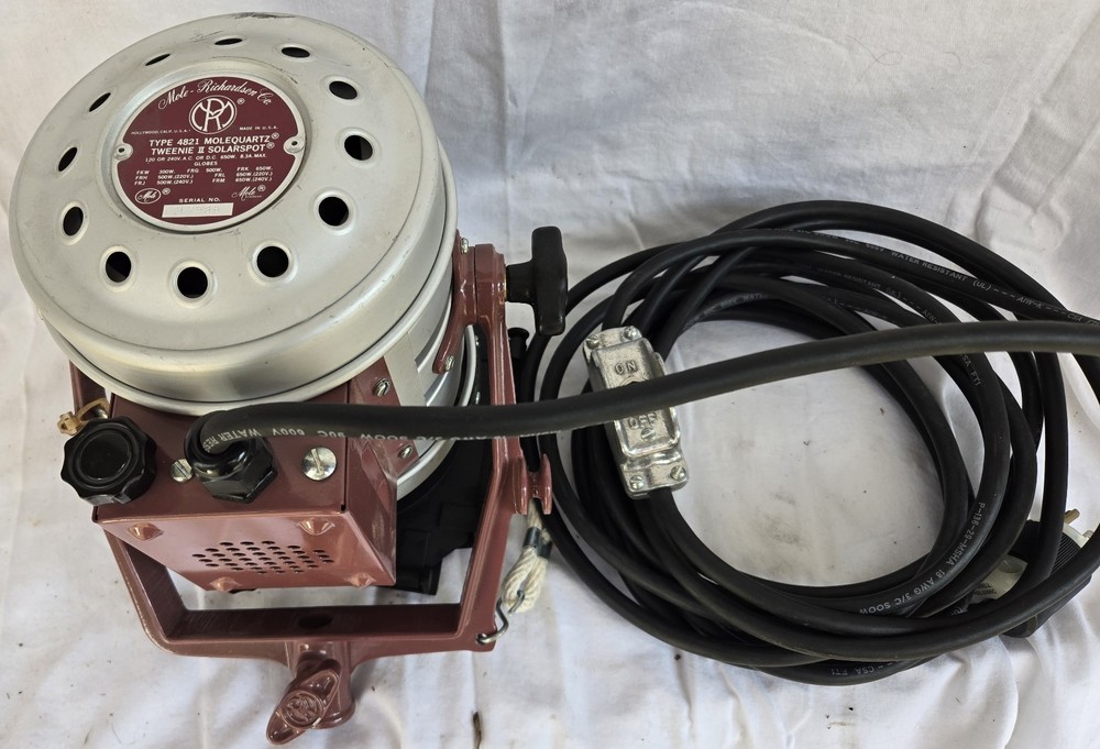 Mole Richardson Tweenie 2 Solarspot Type 4821 Molequartz Light