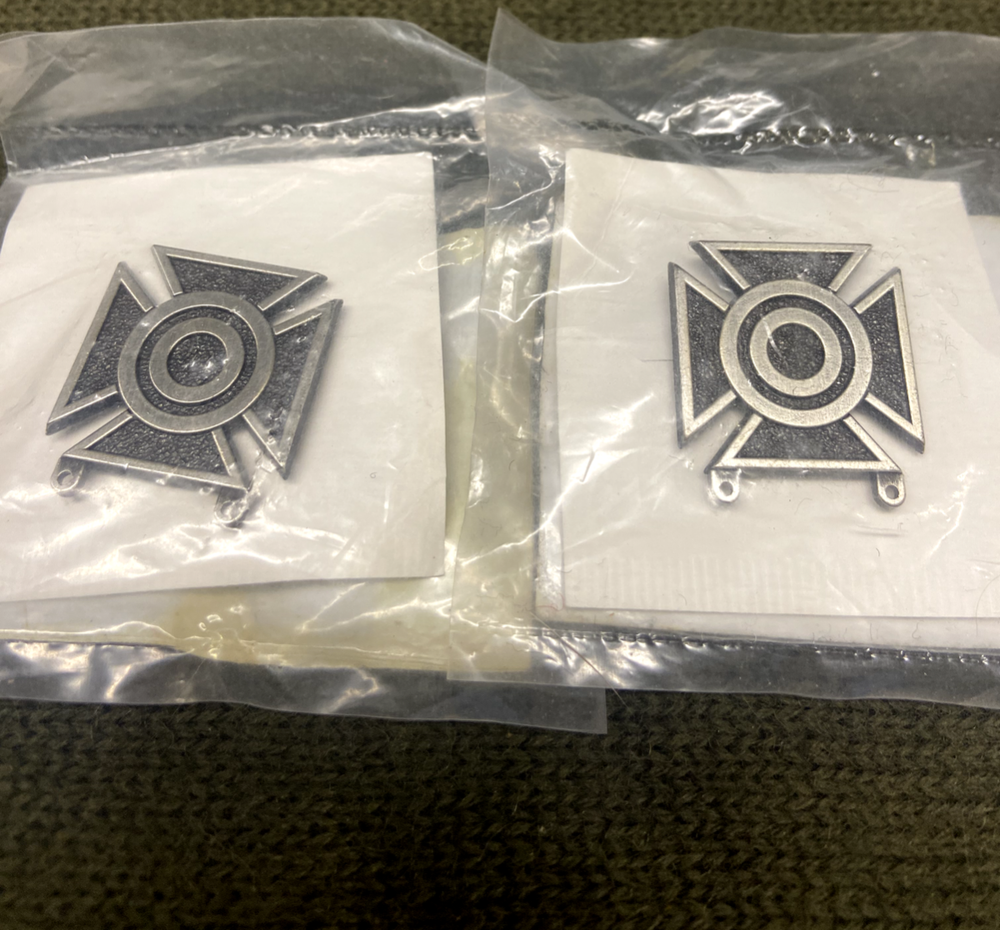 2 US Army Qualification Badge, Basic Sharpshooter date 03 \ 08 New In Package