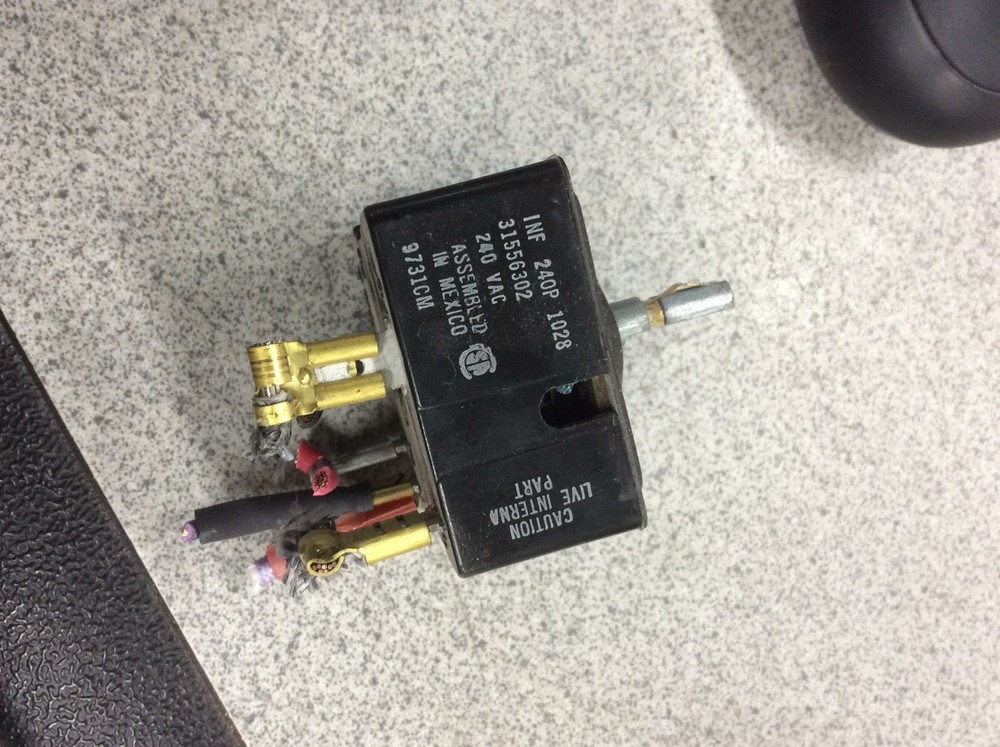 Amana or Whirlpool Range Burner Element Switch Part # 31556302