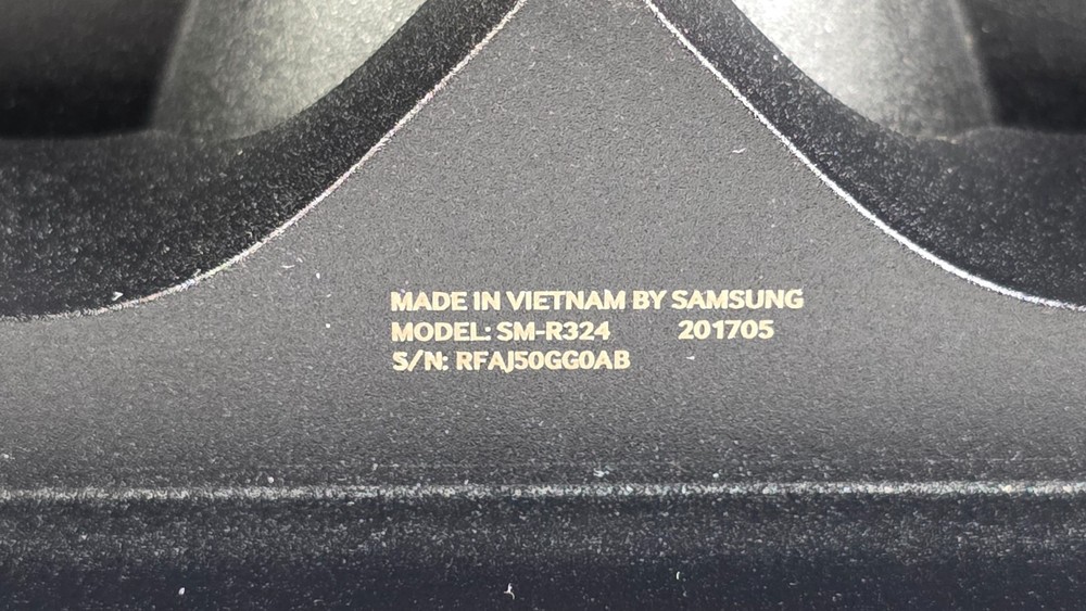 Samsung Gear VR with Controller SM-R324 Black