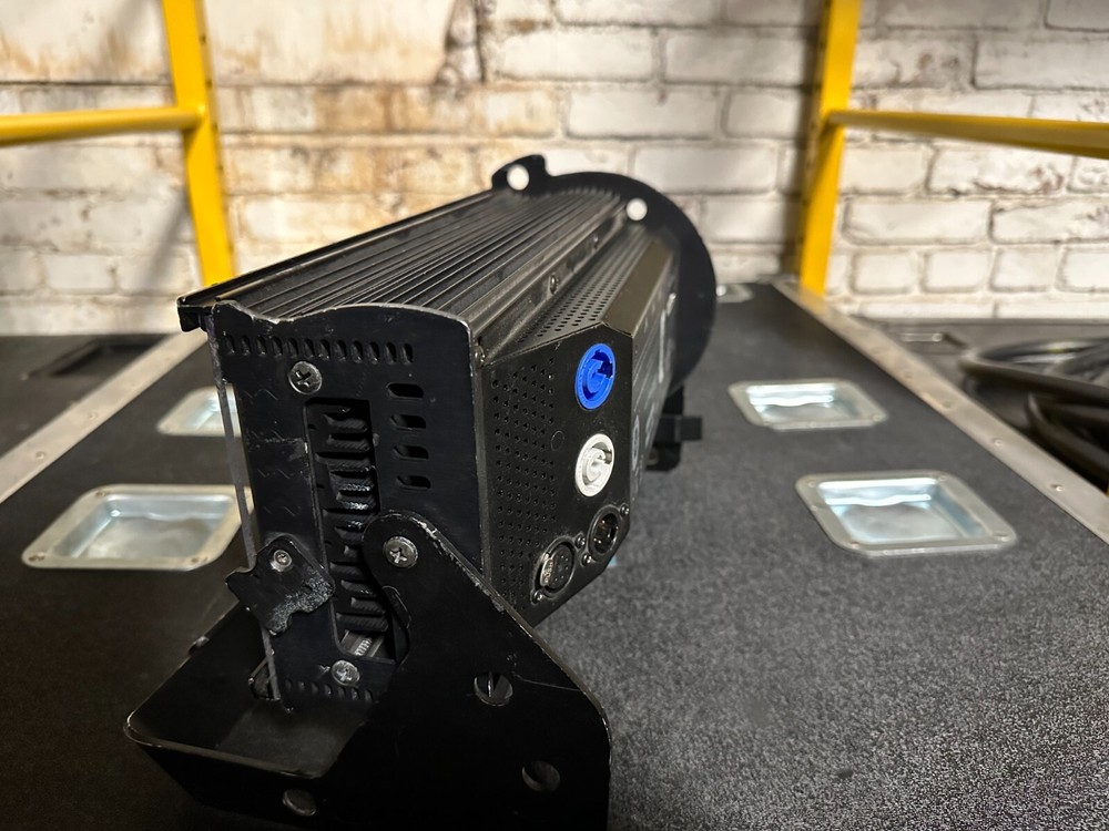 Chroma Q STUDIO FORCE D12 6100K
