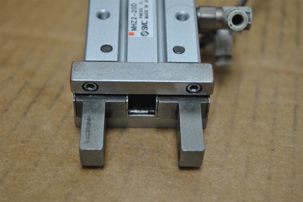 SMC Pneumatic Parallel Gripper Part No. MHX2-20D