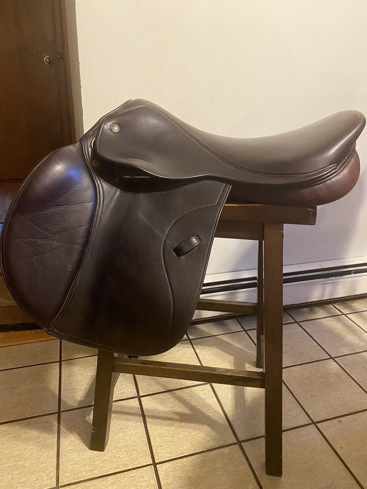 Beval Millbrook English Saddle 18