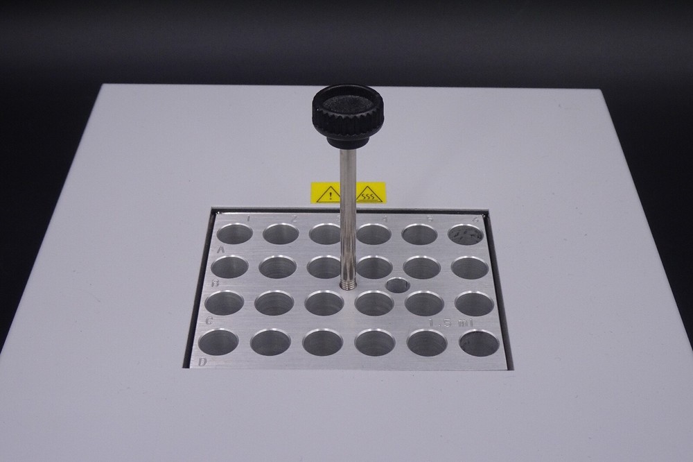 Labnet AccuBlock Digital Dry Bath D1100