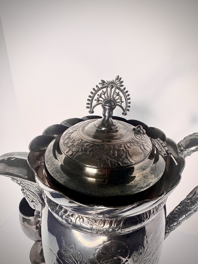 MERIDEN BRITANNIA SILVER-PLATED TILTING LEMONADE WATER PITCHER W/ GOBLETS