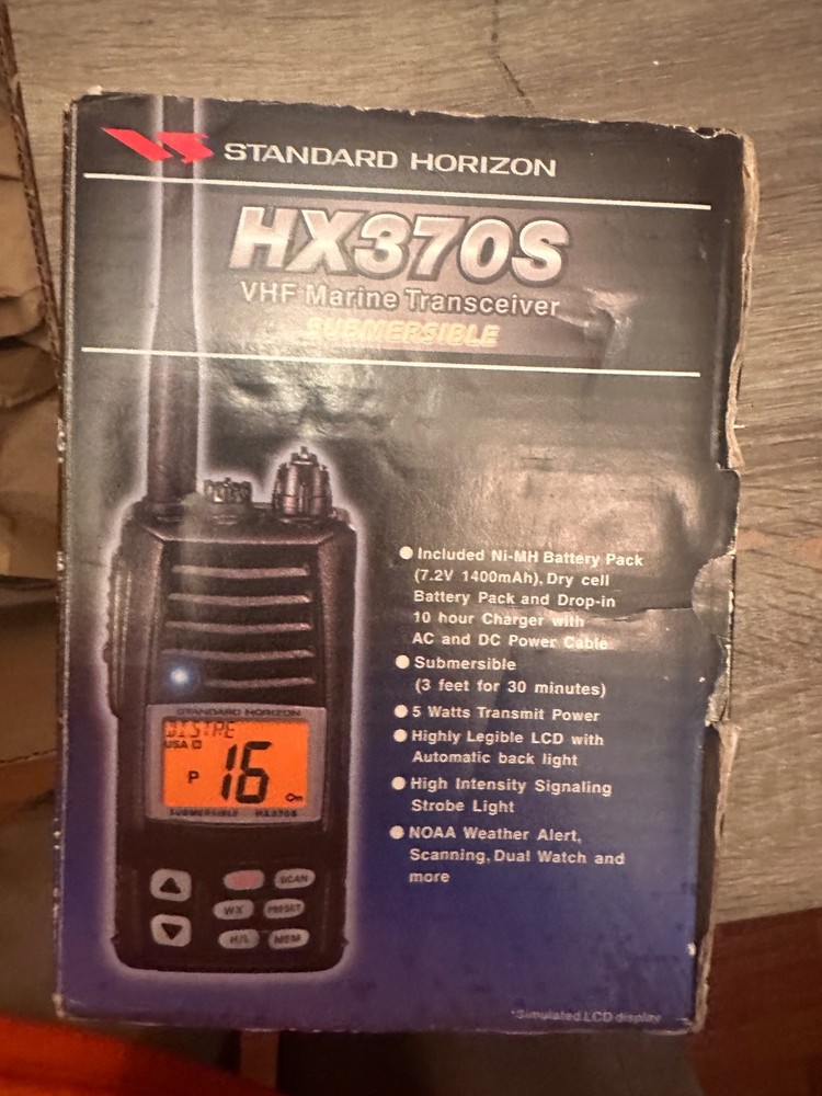 HIXSTOS Standard Horizon VHF Marine Transceiver