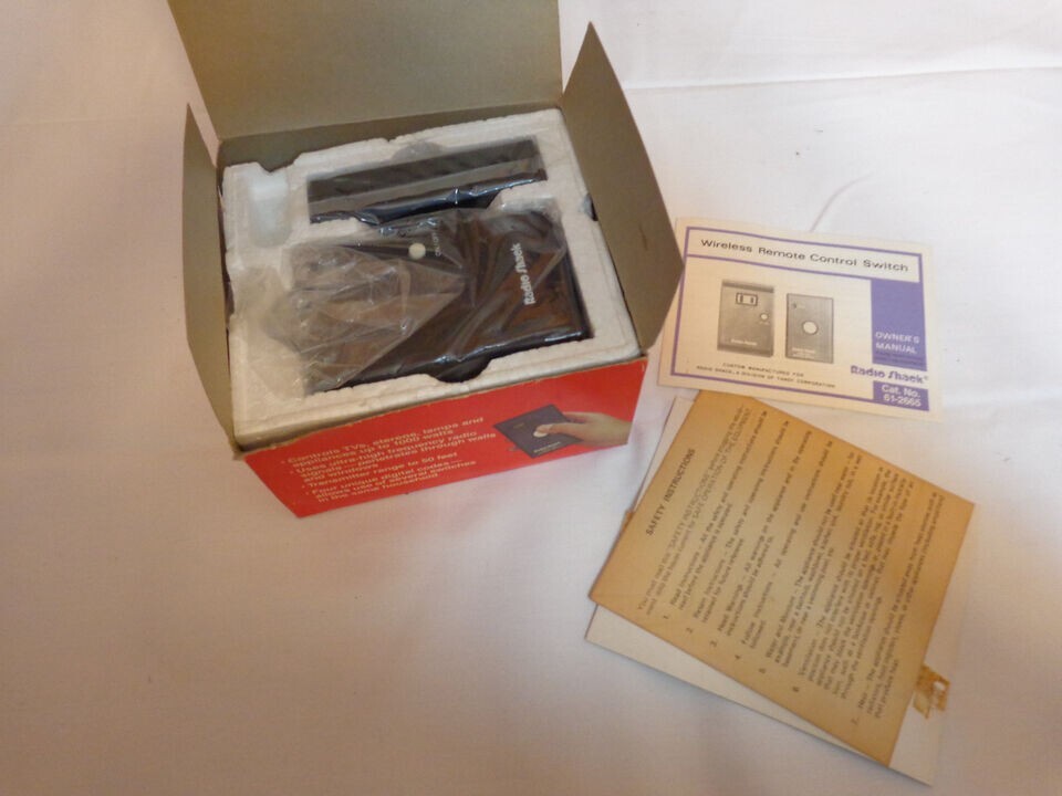 Radio Shack Wireless Remote Control Switch NIB 61 2665