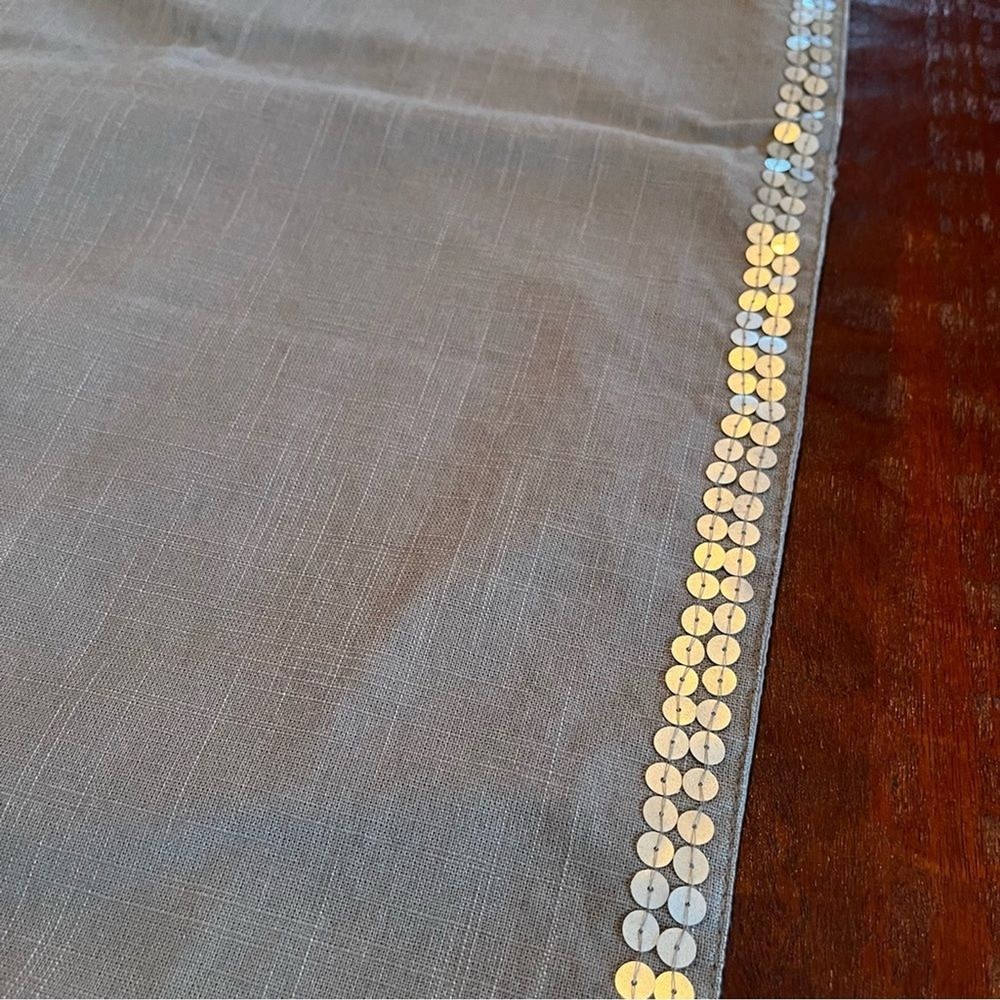 Table runner grey & silver sequins