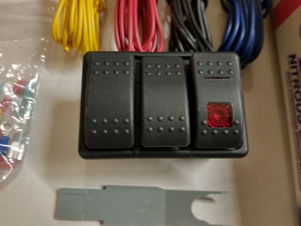 15896 NITROUS EXPRESS SWITCH PANEL 3 SWITCHES MOMENTARY