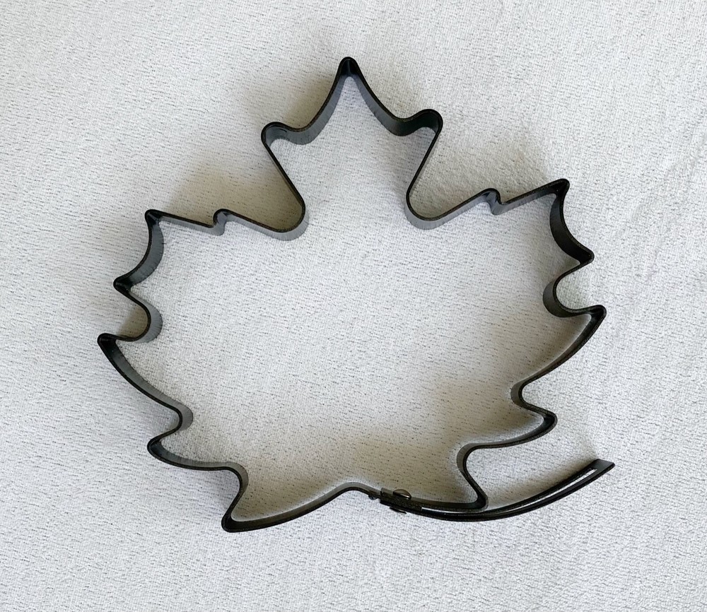 Williams-Sonoma PANCAKE Fried Egg MOLD Ring W/ Handle Maple Leaf Shape Nonstick