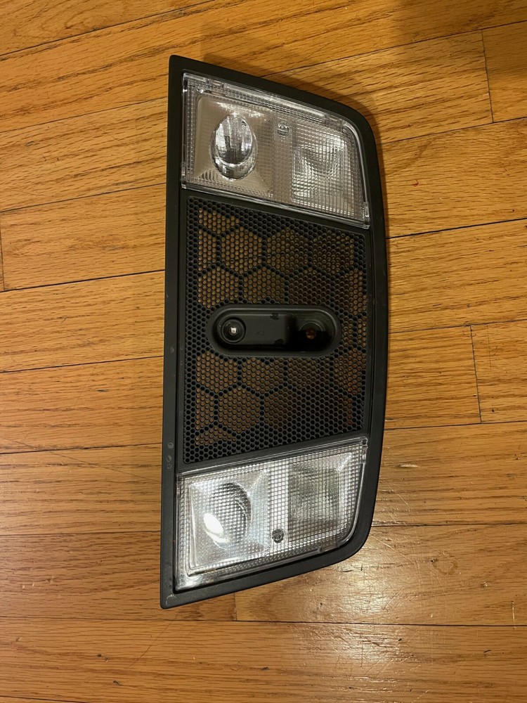 Freightliner Cascadia Forward Reading Mod Dome Light Lamp OEM