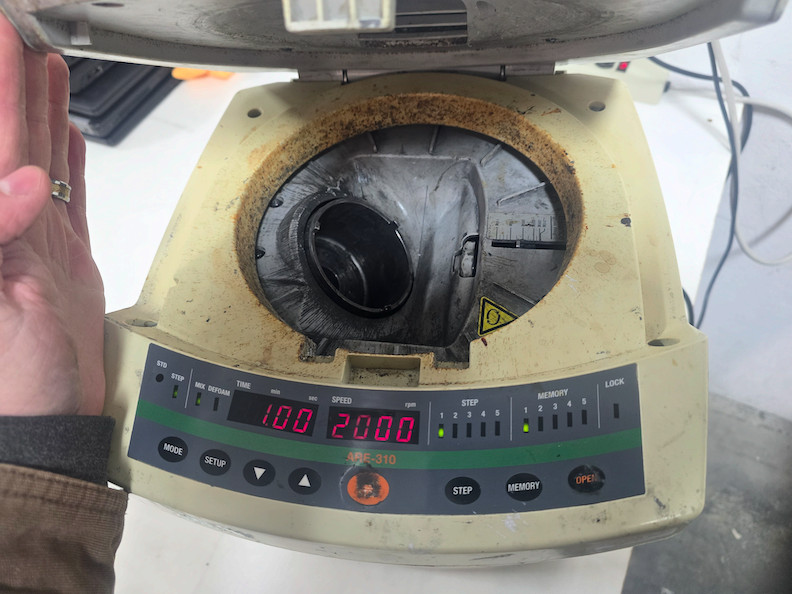 Thinky ARE-310 Mixer WORKING