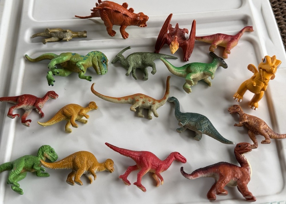 dinosaur Cave With Dinosaurs Set