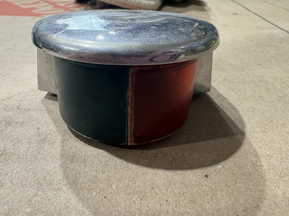 bow navigation light red green