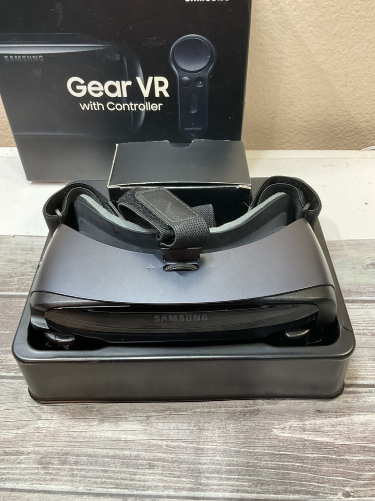 Samsung SM-R324 Gear VR W/Controller Powered by Oculus