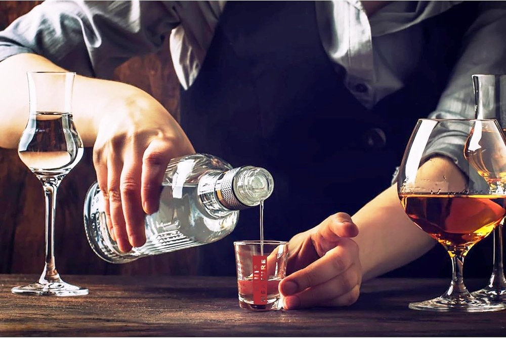 HIC Mini Measuring Glass, Red (13211PRO)