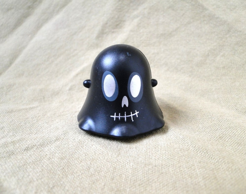 Small Black Ghost Pull-back *TESTED