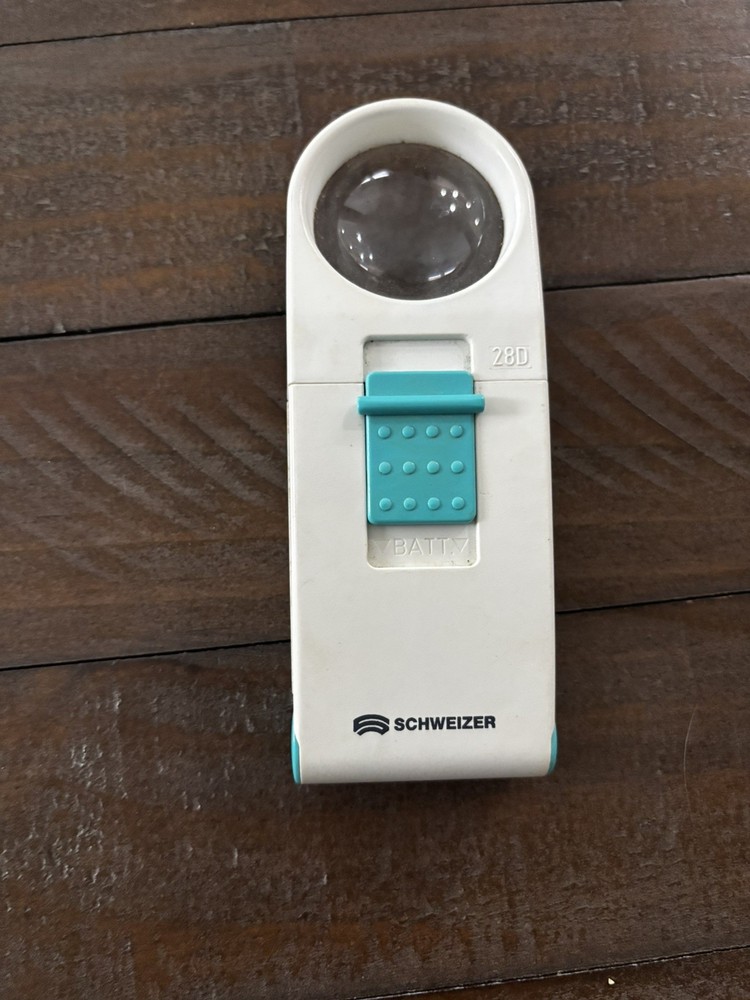 Schweizer Okolux Illuminated Handheld Magnifier Light Battery Operated 4X WORKS