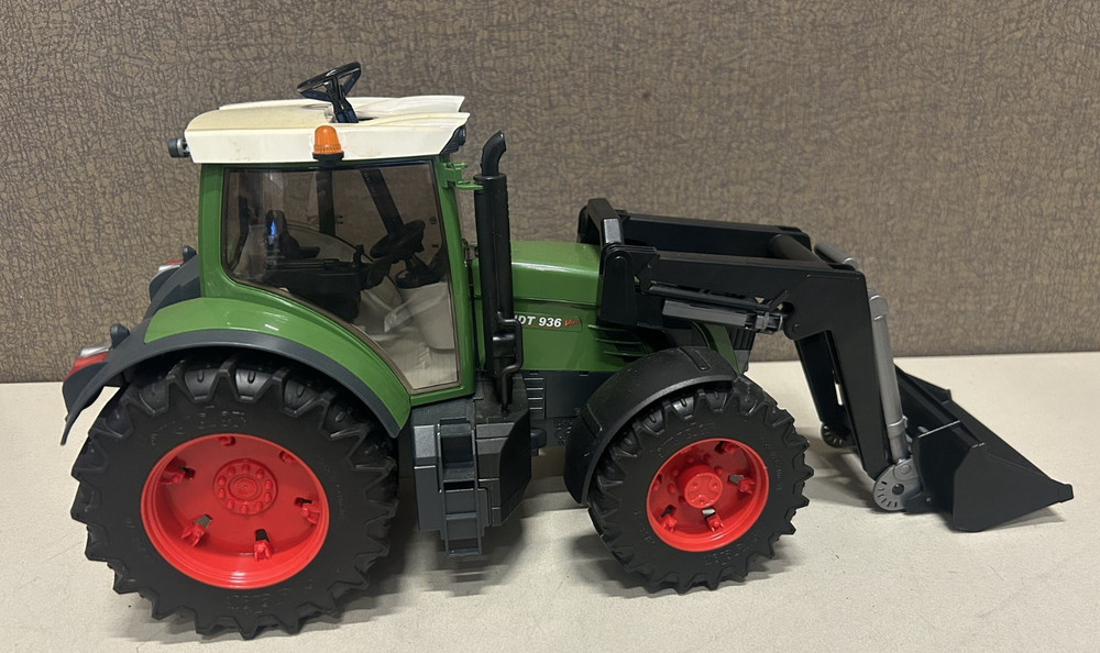 Bruder 2006 Fendt 936 Vario Tractor With Front Loader