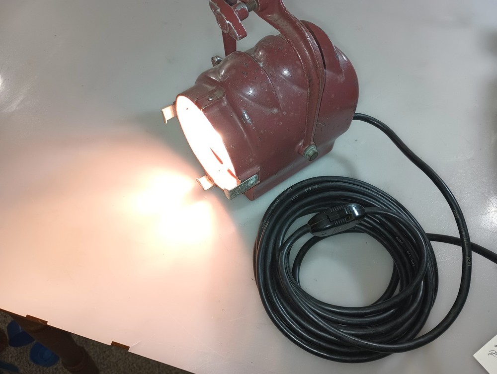 Mole Richardson Type 2351 Midget Solarspot 200W w/ Barn Doors