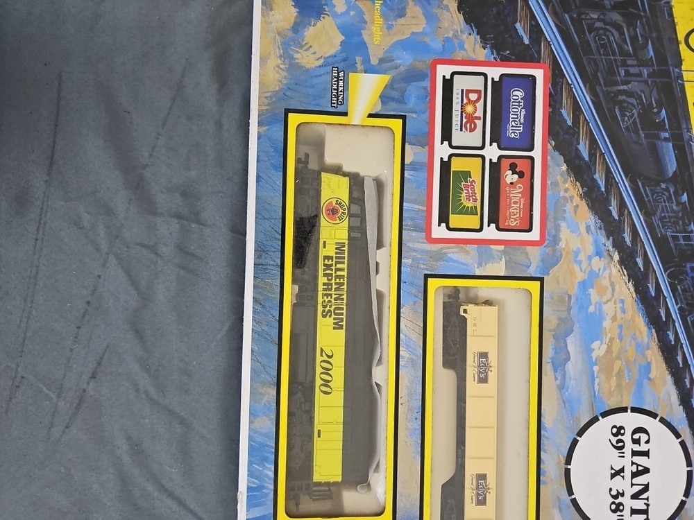 ShopRite Millenium Express 2000 Collector's Edition Electric Train Set Series 4#