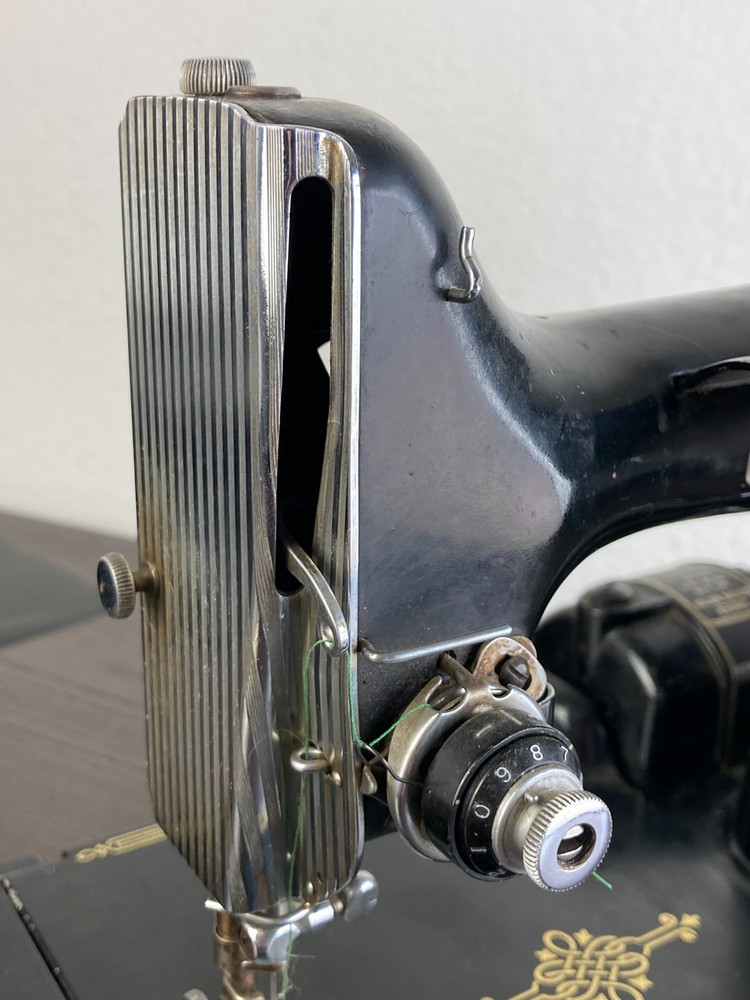 1950 Singer Featherweight 221 Sewing Machine / Case Accessories Attachments