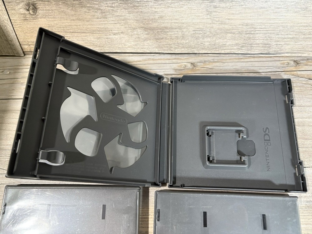 AUTHENTIC Lot of 4 Nintendo Branded Empty Replacement DS Cases