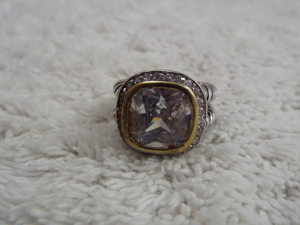 Silvertone Goldtone Rhinestone Ring ~ Size 7.5 (A30)