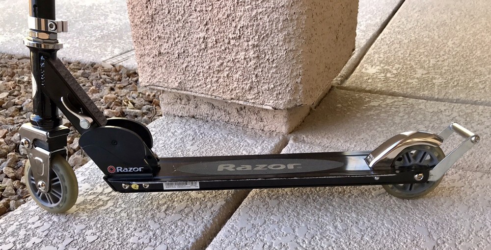 Razor A2 Elite Kick Scooter for Kids/LIGHTWEIGHT/FOLDABLE/ADJUSTABLE