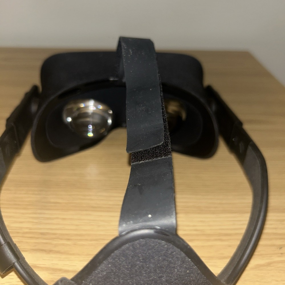Oculus VR Headset (Either Rift or Go, unfamiliar on specific model) SEND OFFERS