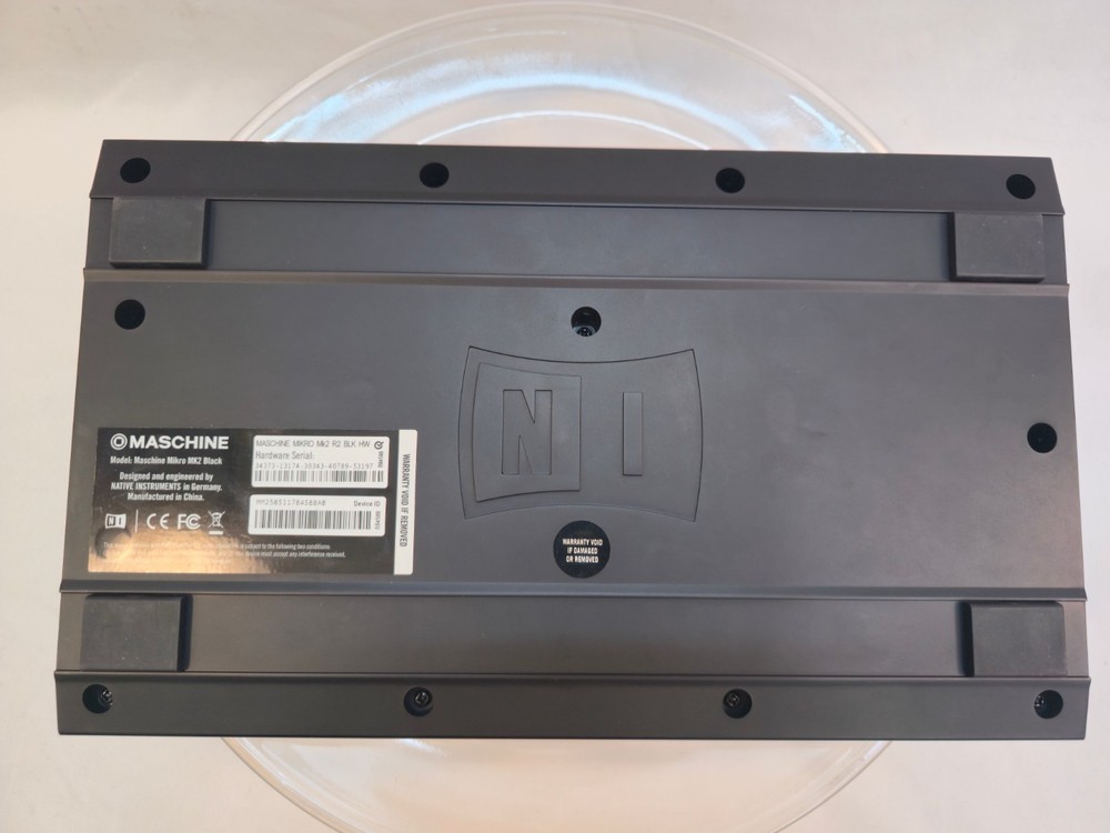 Native Instruments Maschine Mikro MK2 Drum Machine Controller