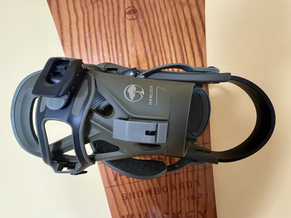 Arbor Whiskey 162 Wide Snowboard & Hemlock Bindings Large