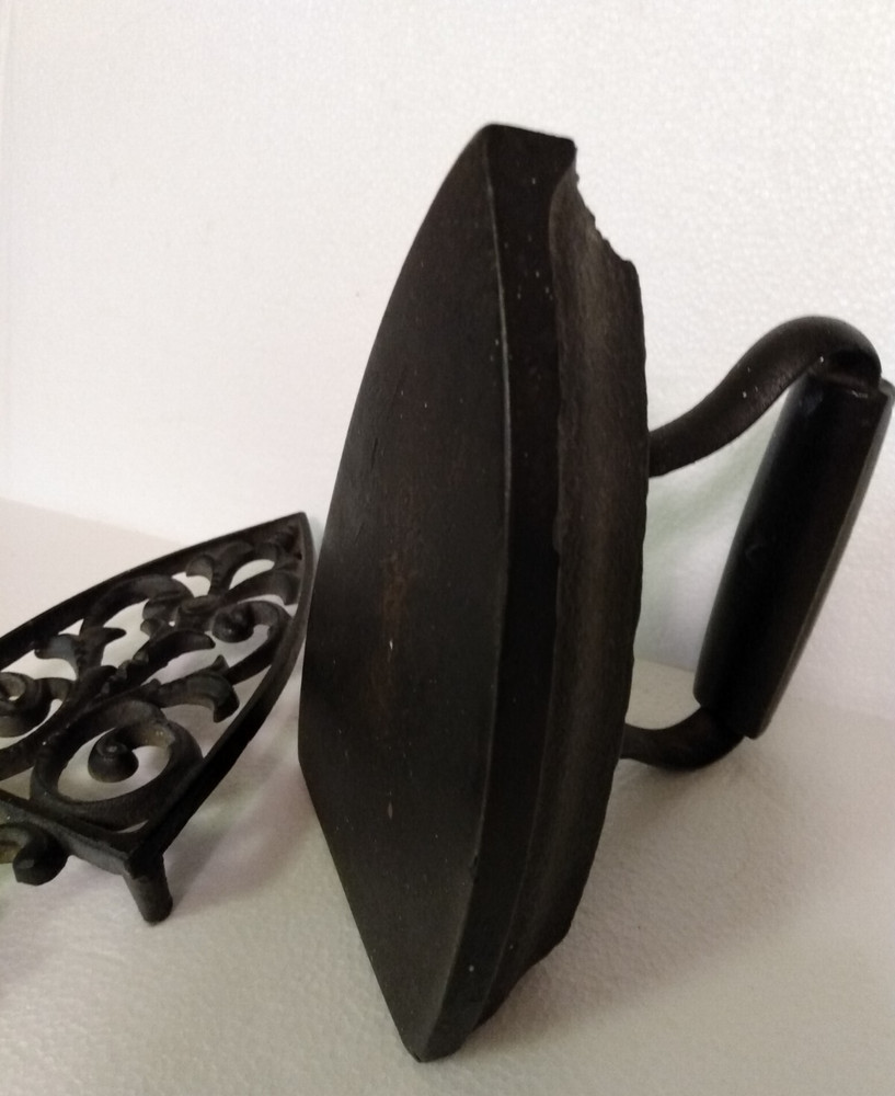 Antique Cast Iron Flat Iron With Decorative Base