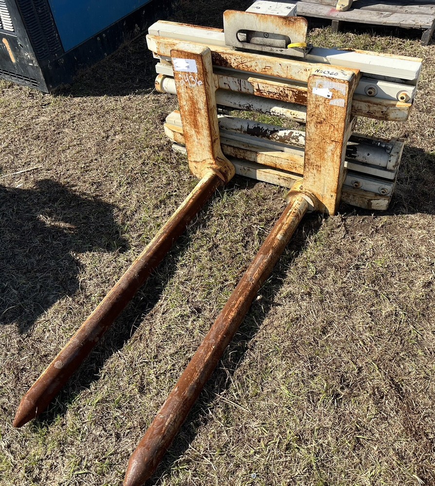 Long Reach Forklift  Spear Forks Hydraulically Adjustable Width Bar Positioner