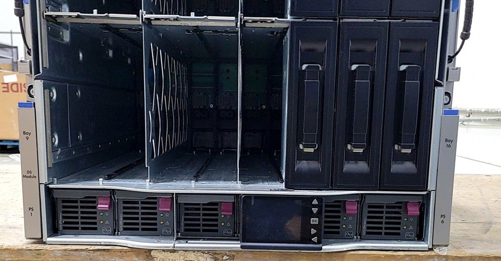 HP BladeSystem C7000 681844-B21 Blade Server Enclosure SEE NOTES