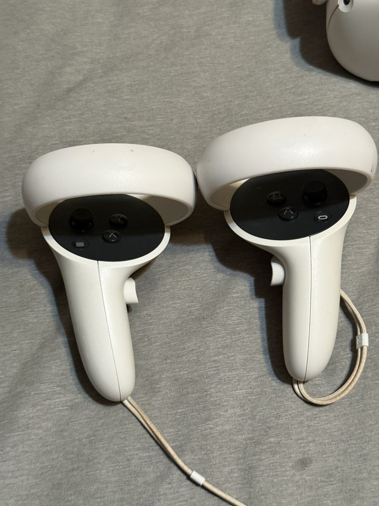 Meta Oculus Quest 2 VR 256GB Headset + Controllers Tested White