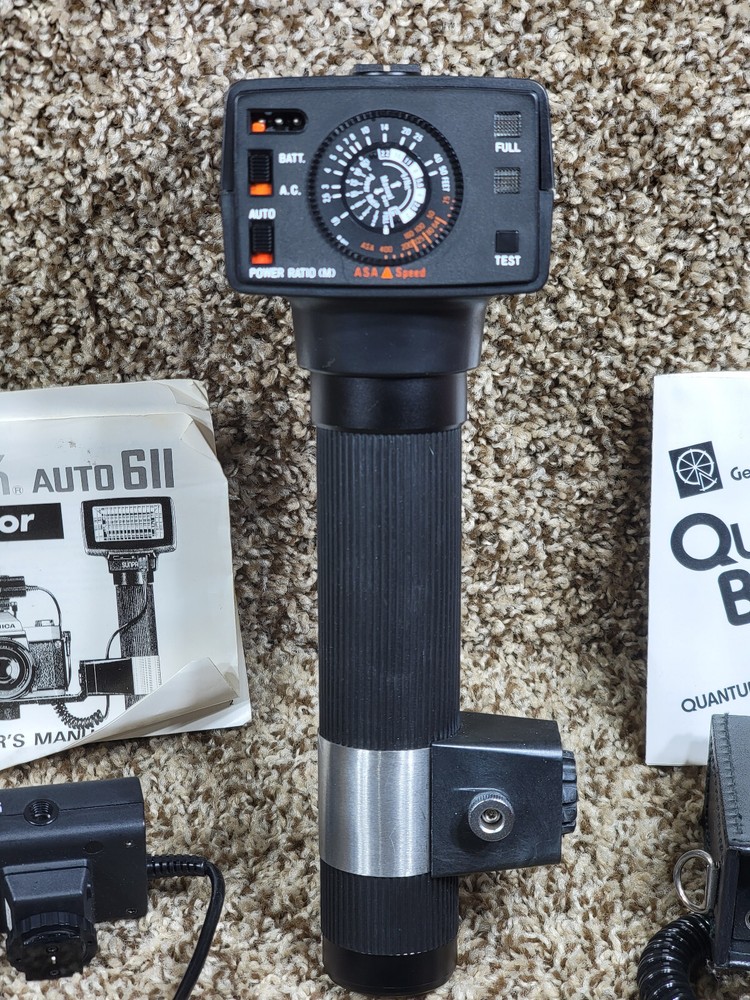 SunPak auto 611 Thyristor Flash Bundle Vintage + Quantum Battery 1 adapter READ