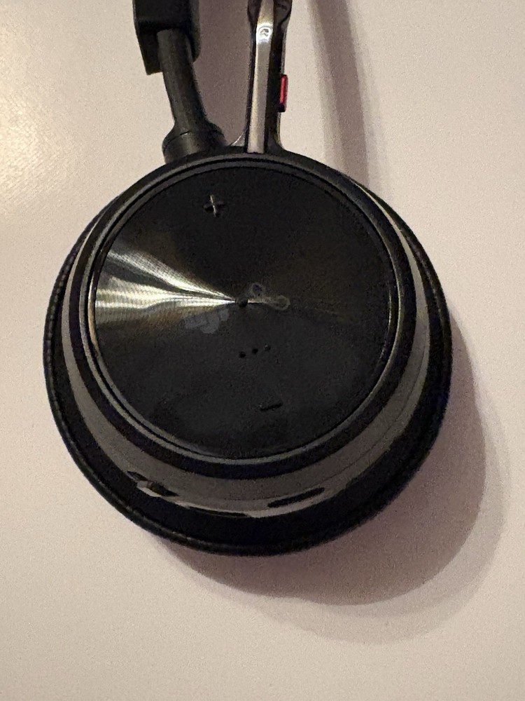 poly voyager focus 2 uc wireless headset