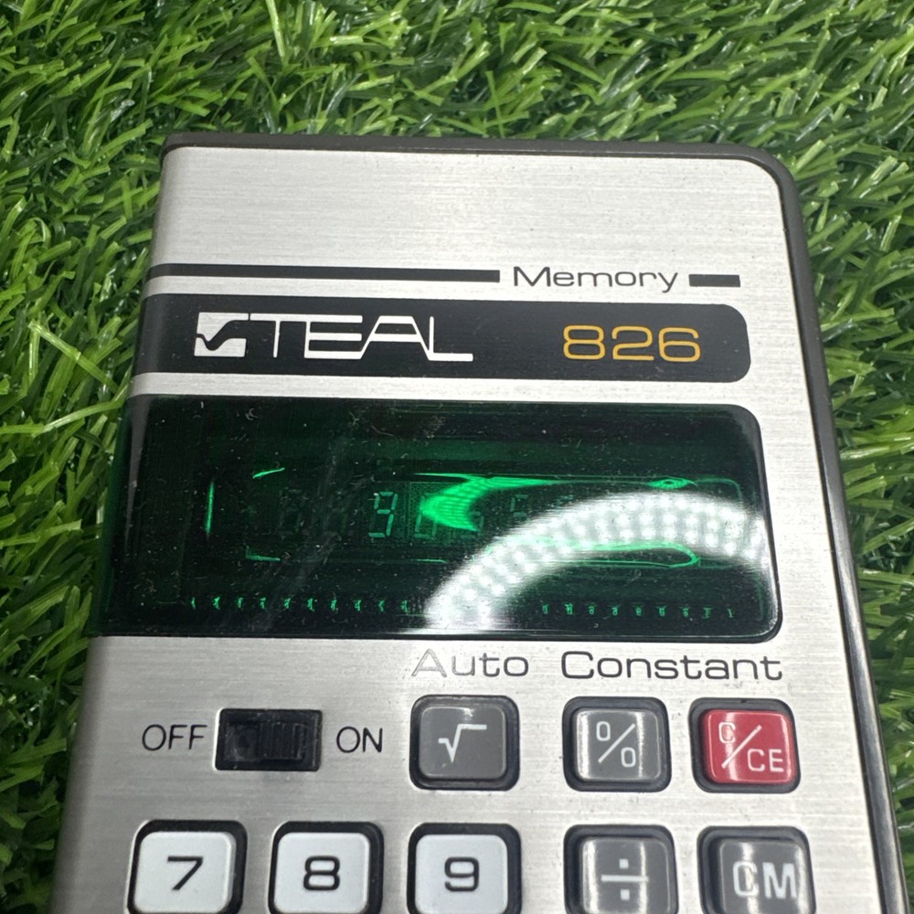 VTG TEAL 826 ELECTRONIC WORKING MATH STUDENT CALCULATOR