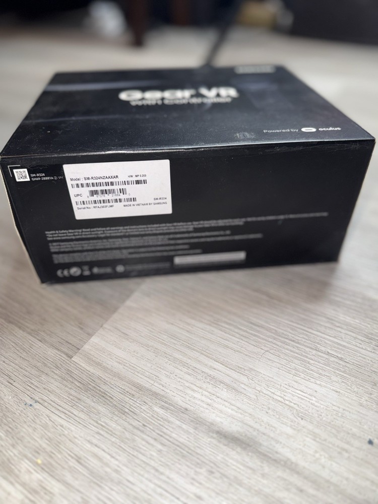 Samsung Gear VR SM-R325 With Controller