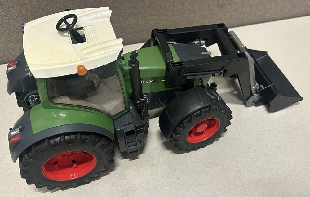 Bruder 2006 Fendt 936 Vario Tractor With Front Loader