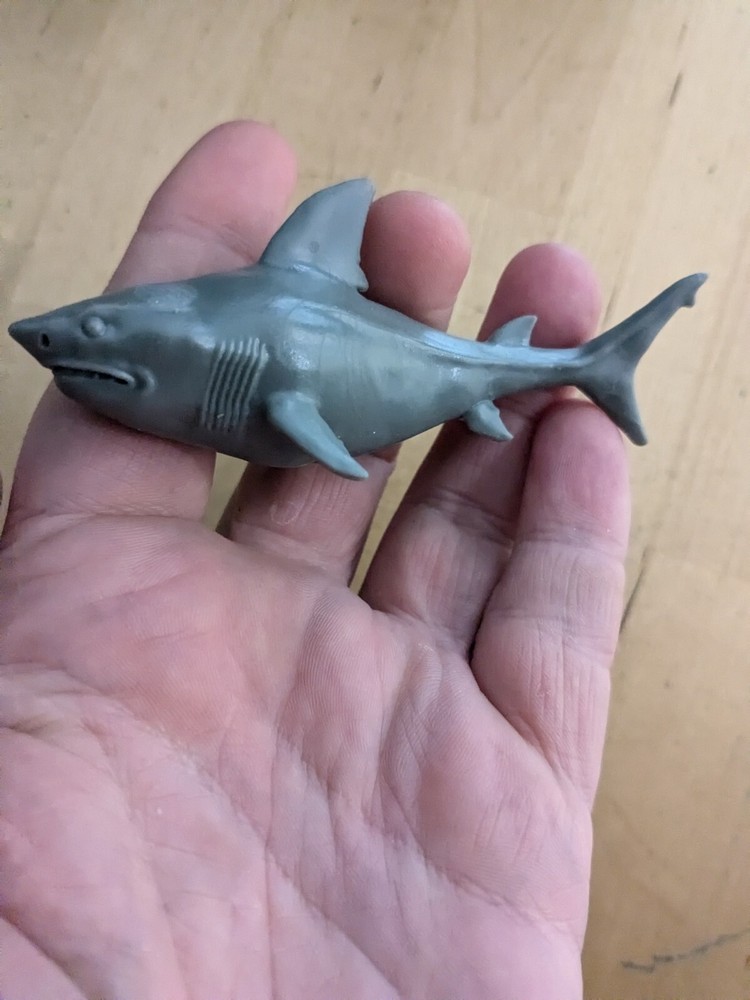 Reaper Bones V Dark Depths White Shark