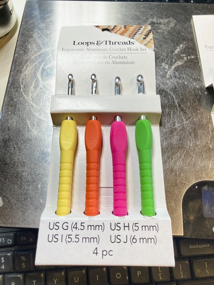 Loops & Threads Ergonomic Aluminum Crochet Hook Set (4 ct)