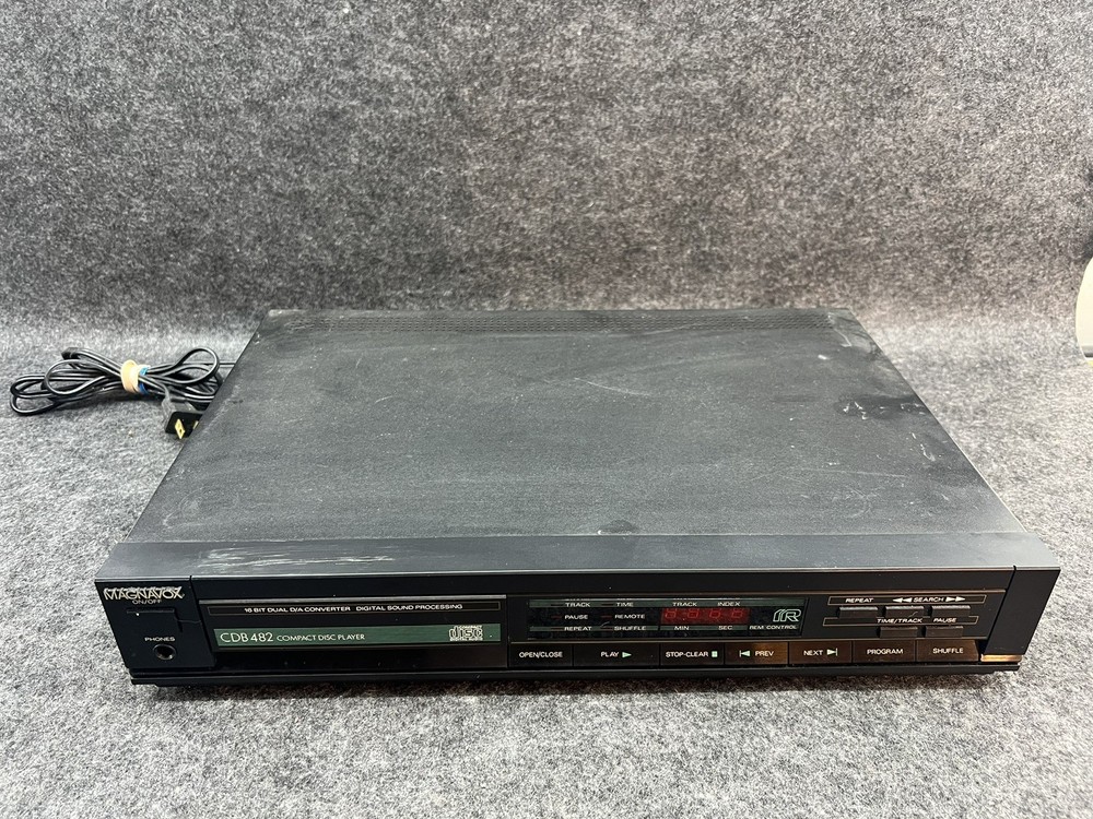 MAGNAVOX CDB-482 Compact Disc CD Player - Tested Powers On