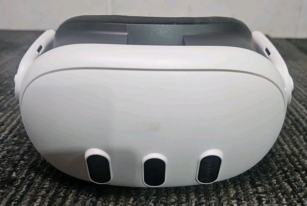 Meta Quest 3 S3A Virtual Reality Headset + 2 Controllers - READ