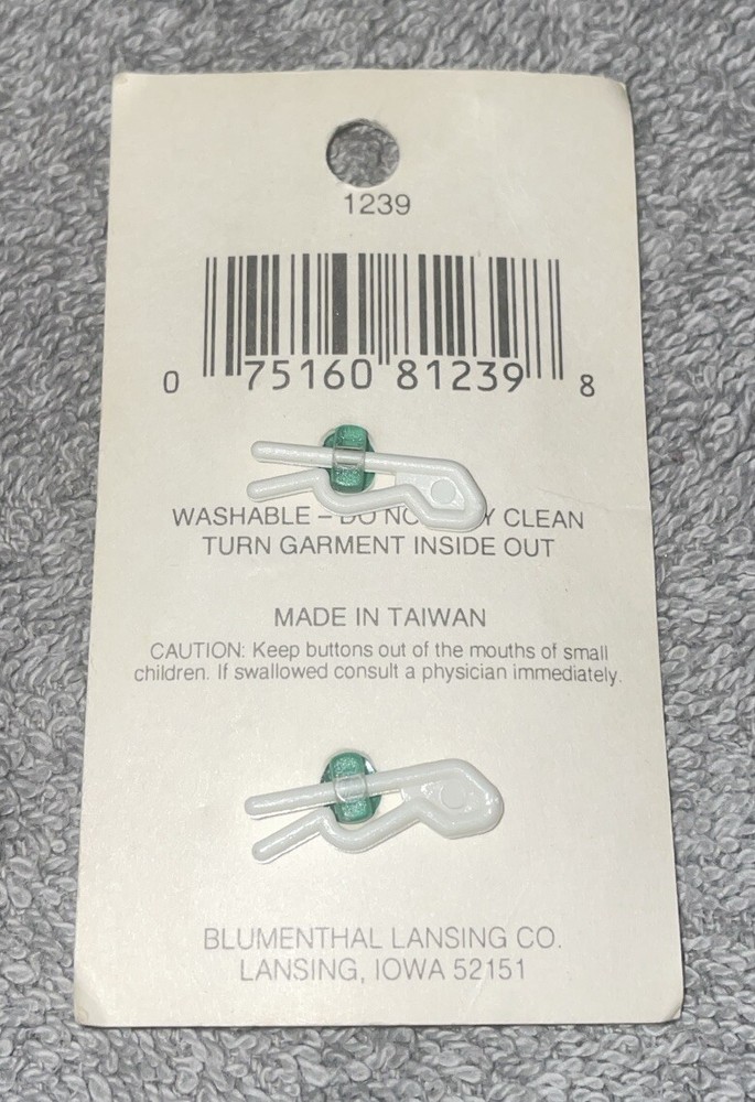 La Mode Buttons 18 Hole In One - Golfing #1239 NOS
