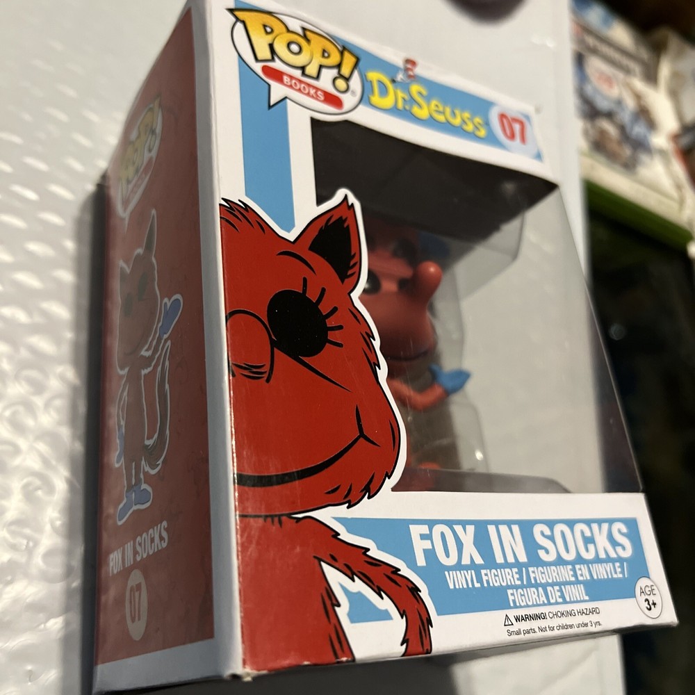Funko Pop! DR. SEUSS: Fox in Socks #07 Wear Box