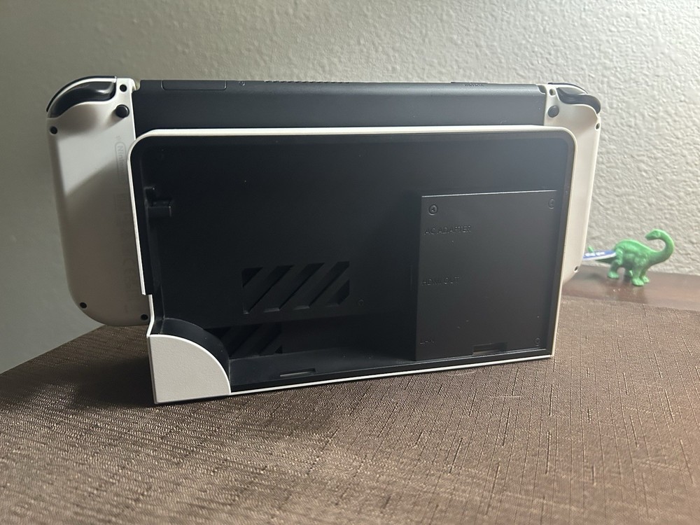 Nintendo Switch OLED EXCELLENT CONDITION + Zelda: Link's Awakening